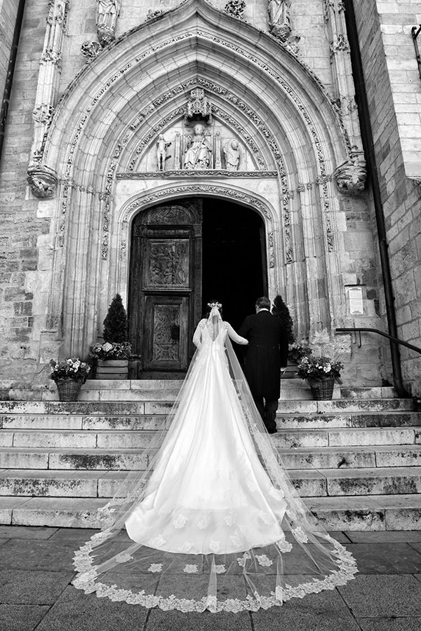 entrada novios boda San Nicolas Burgos